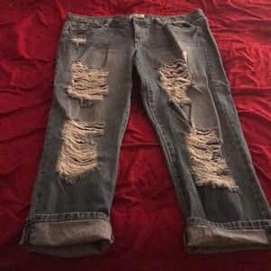 Mudd boyfriend style ripped ankle jeans
